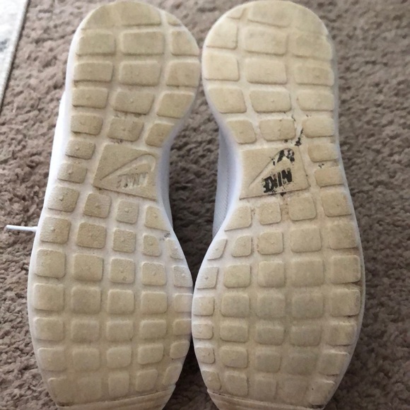 White Nike Roshe One - Women’s size 8.5 - Picture 5 of 6